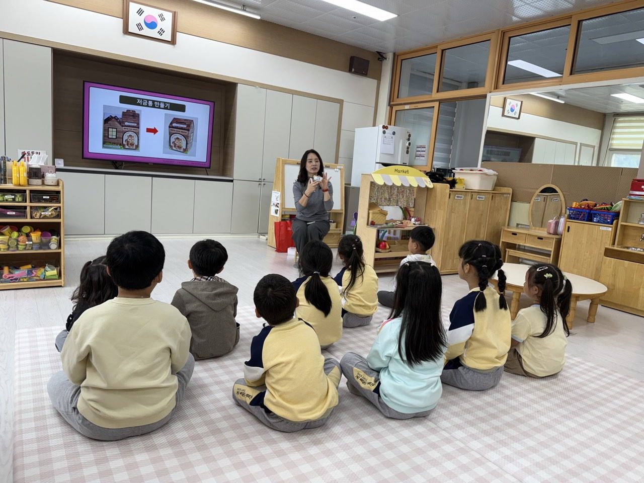 안동 병설유치원 유아들, 도토리로 마트 놀이·기부 체험… 남후·녹전·와룡초 경제교육