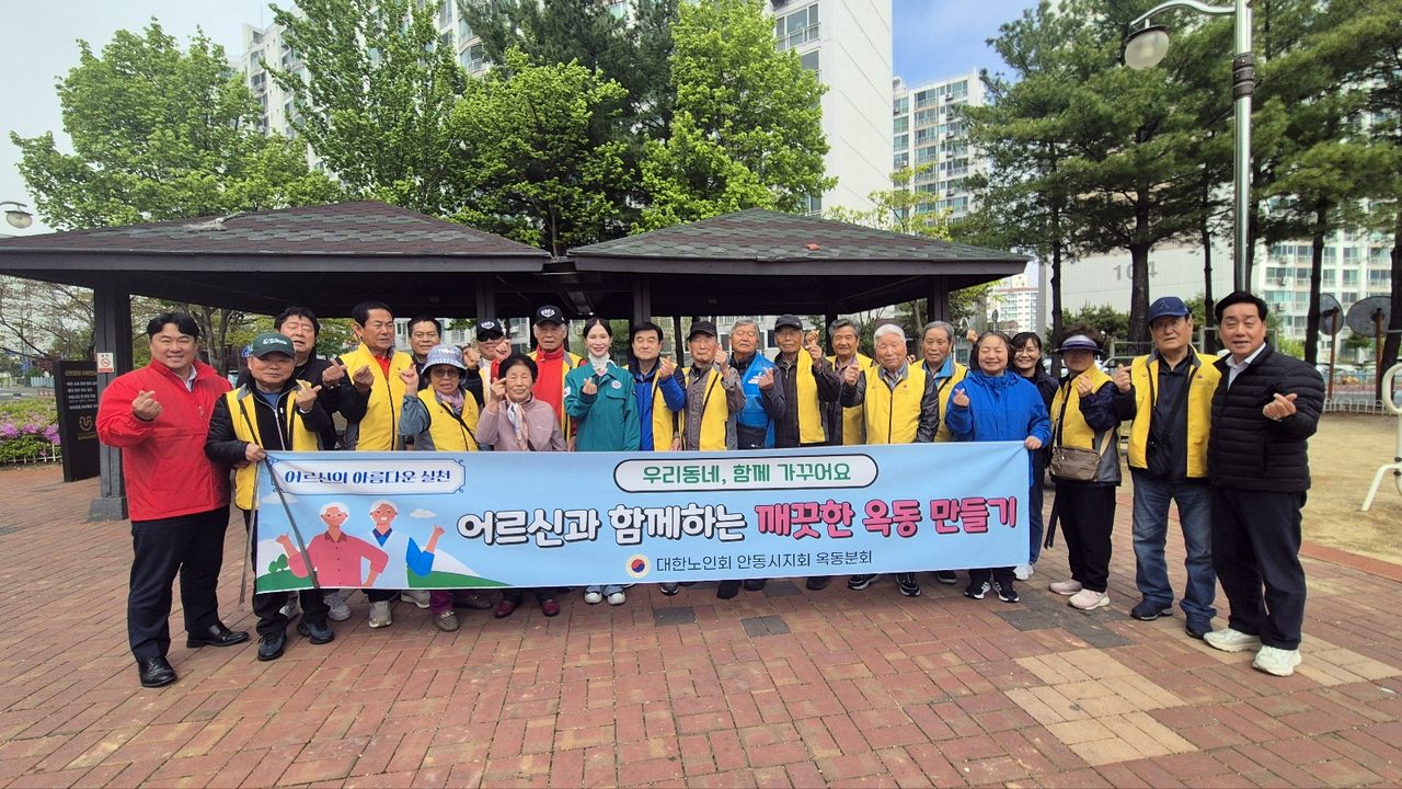 개목나루에 울린 트로트와 디스코 장구… 서후면 노래교실 버스킹 3년째