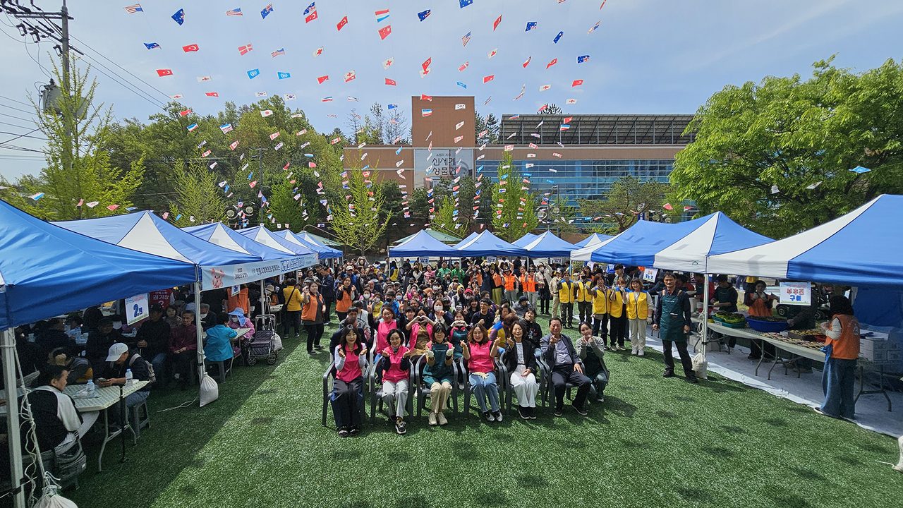 복지관 앞마당에 삼겹살 굽는 냄새… 장애인의 날 '사랑의 삼겹살 DAY'