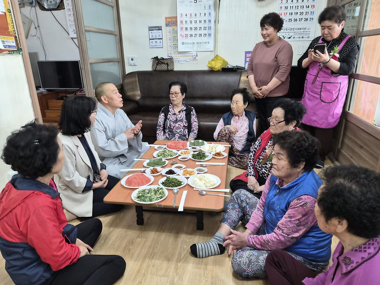 어버이날 추어탕 240그릇… 서악사, 경로당 6곳에 나눔