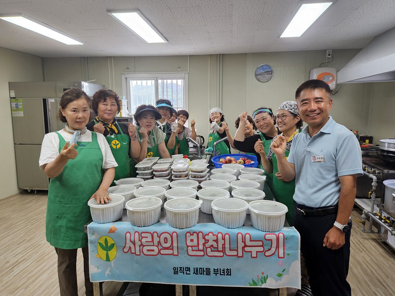 폭염에 수해까지 겪은 어르신들에게… 일직면 부녀회가 끓인 삼계탕 80그릇