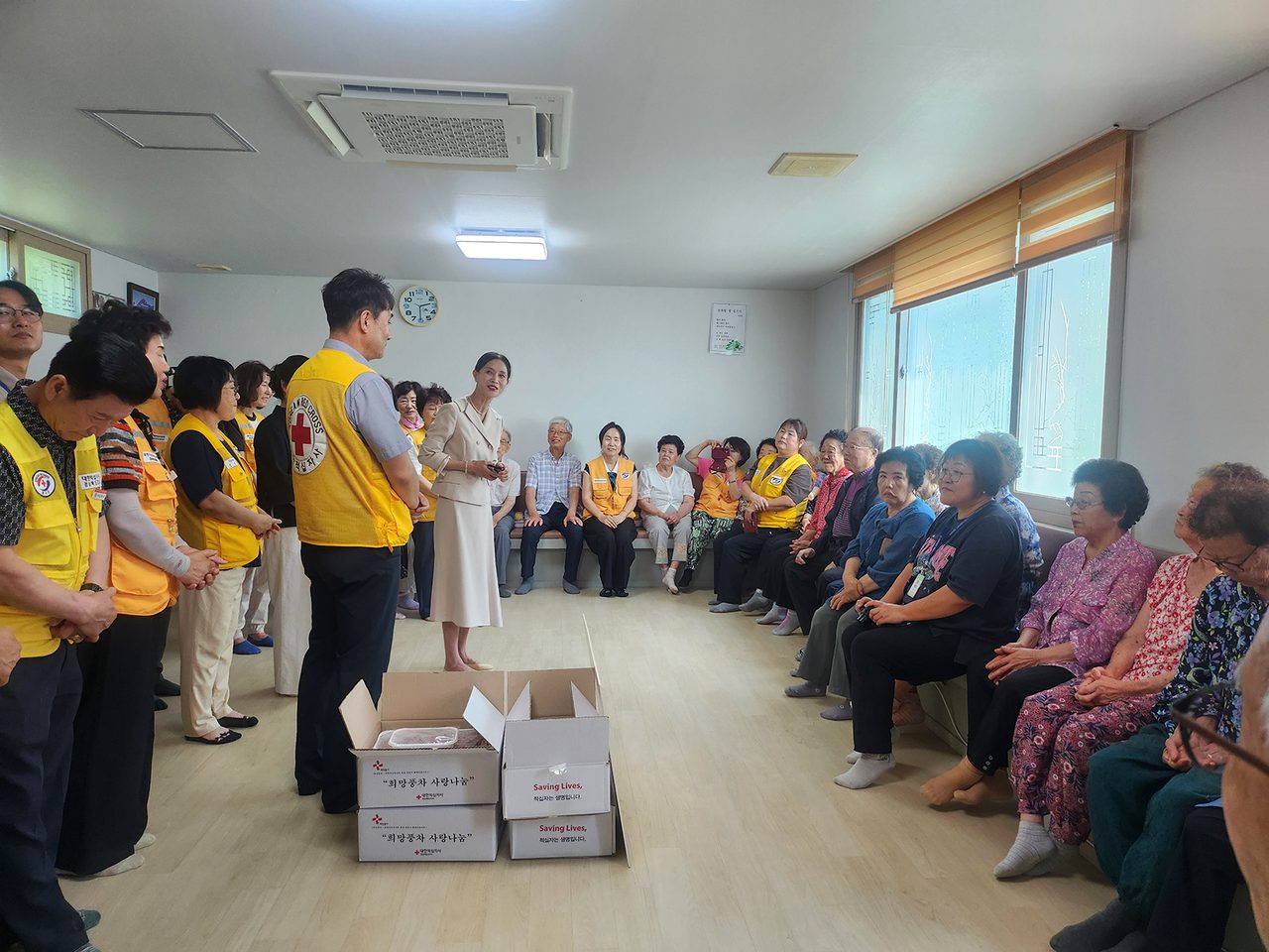 안동시 옥동·영호적십자봉사회, 어르신 대상 '사랑의 빵·국수 나눔' 행사