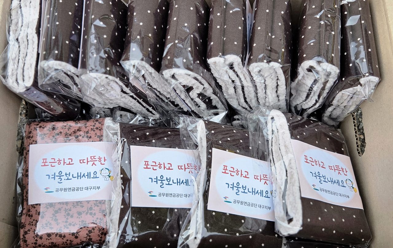 안동시 공무원연금공단 대구지부, 길안면에 손수 만든 목도리 500개 전달